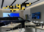 童趣误闯手机店：展车意外“变身”导购奇遇记